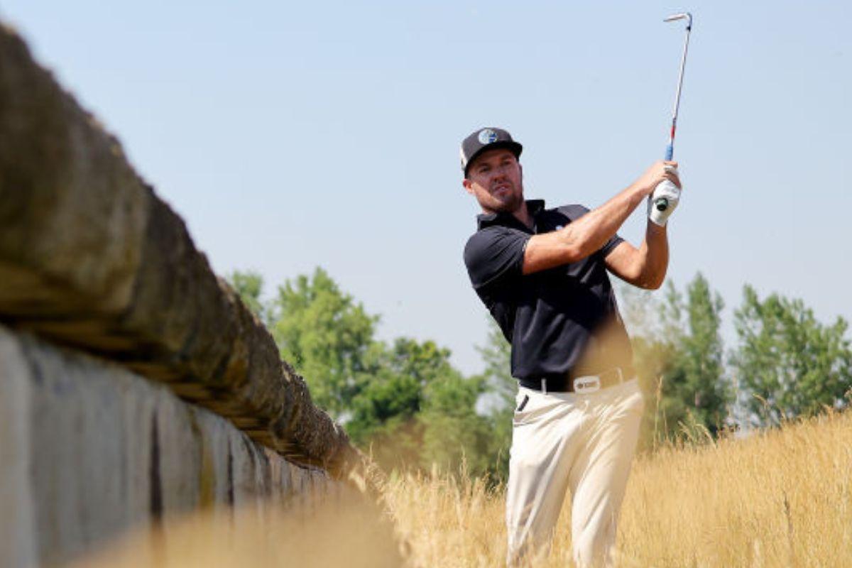 AB De Villiers hits a shot on the 7th hole