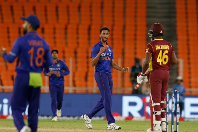 Prasidh Krishna celebrates the wicket of Darren Bravo 