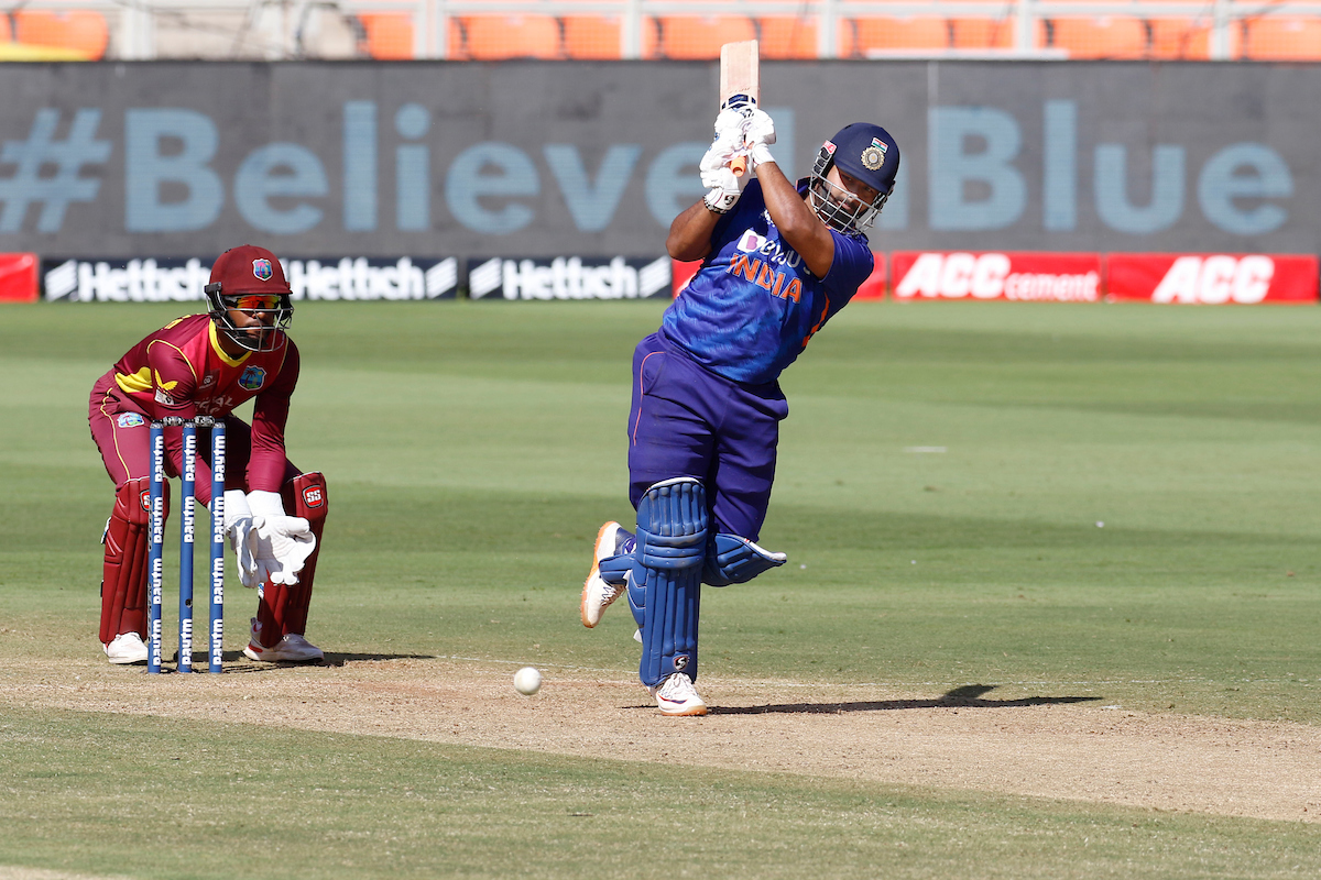 Rishabh Pant bats 