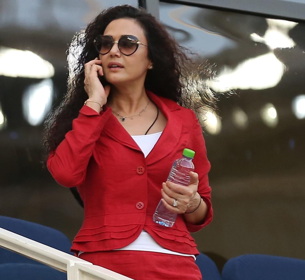 Preity Zinta dances as Punjab Kings buys Dhawan - Rediff.com