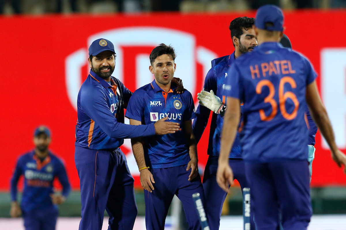 Ravi Bishnoi is congratulated India skipper Rohit Sharma  after dismissing Janith Liyanage.