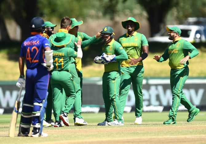 South Africa's wicketkeeper Quinton de Kock is congratulated by teammates after taking a smart catch off Aidem Markram's bowling to dismiss India opener K L Rahul.