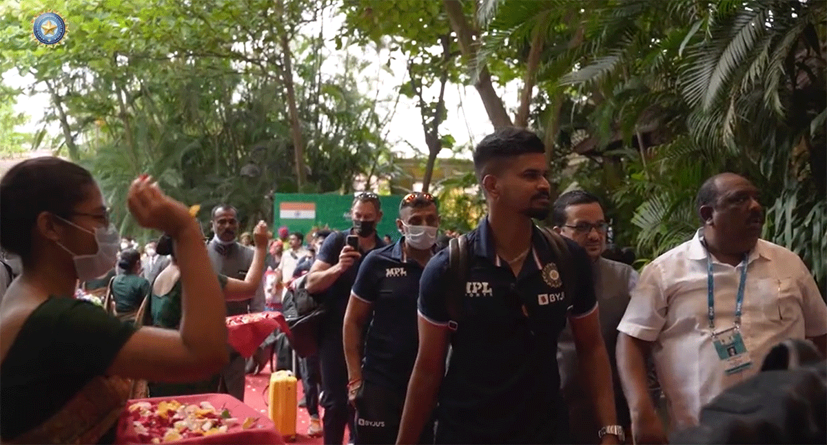 The Indian players get a warm welcome at the team hotel in Cuttack
