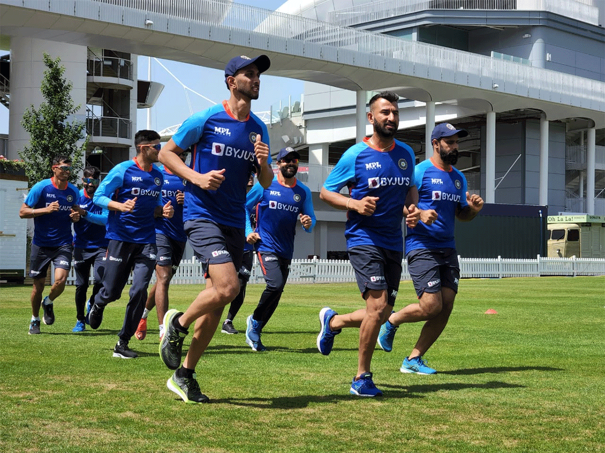Cheteshwar Pujara and teammates at training