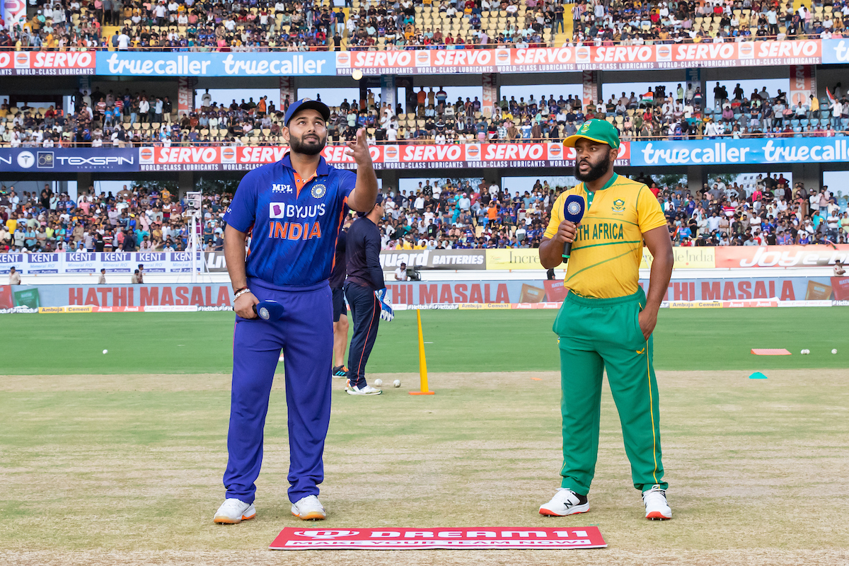 India's captain Rishabh Pant and South Africa captain Temba Bavuma at the toss in the 4th T20I at the Saurashtra Cricket Association Stadium, in Rajkot, on Friday.