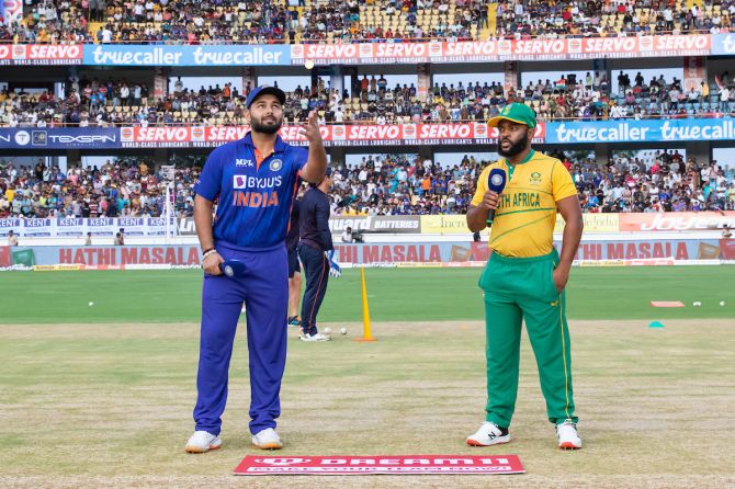 India's captain Rishabh Pant and South Africa captain Temba Bavuma at the toss in the 4th T20I at the Saurashtra Cricket Association Stadium, in Rajkot, on Friday.