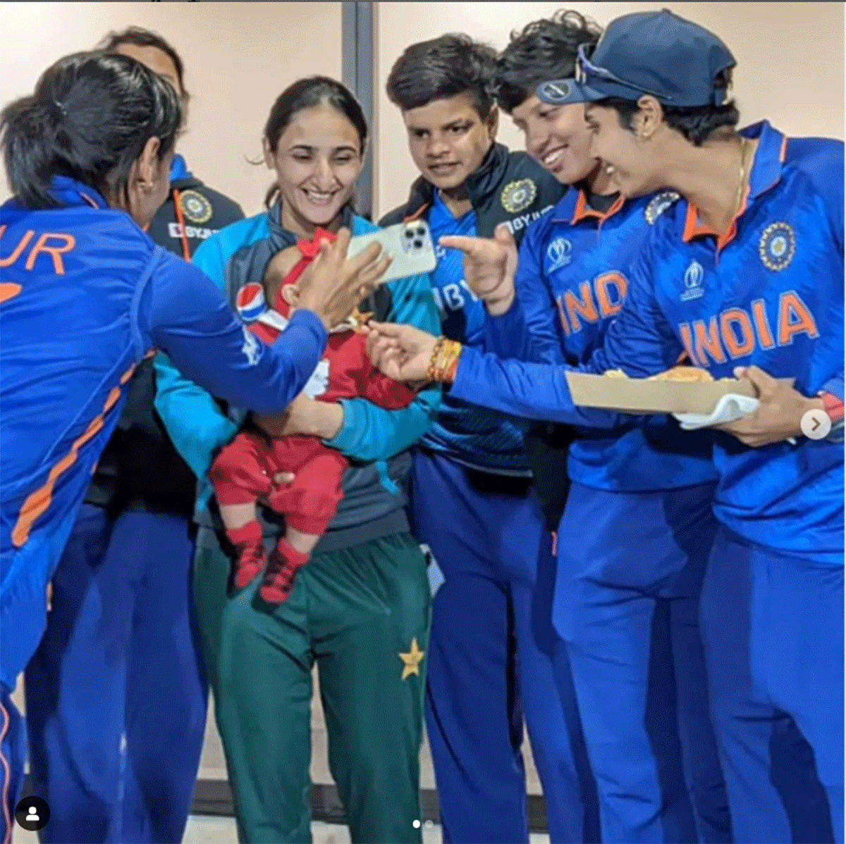 Indian women cricketers with Bismah Mahroof and infant daughter