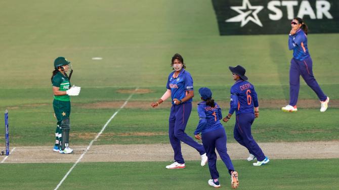 Jhulan Goswami celebrates after dismissing Pakisyan opener Sidra Amin.