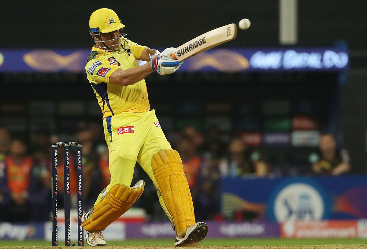 IPL PIX: Dhoni finishes off MI in final ball thriller