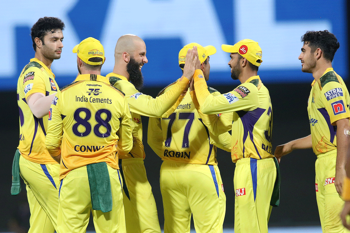 CSK's Moeen Ali and teammates celebrate the wicket of Mitchell Marsh