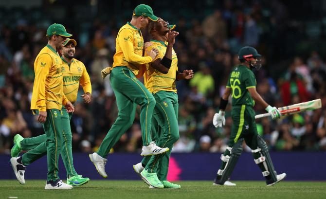 Lungi Ngidi celebrates with his team-mates after dismissing Pakistan captain Babar Azam