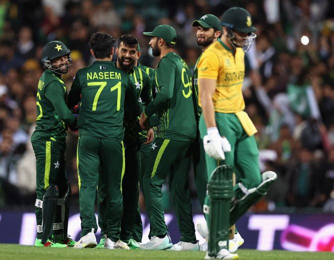  Shadab Khan celebrates with teammates after dismissing Aiden Markram during the ICC Men's T20 World Cup match at Sydney Cricket Ground in Sydney on Thursday