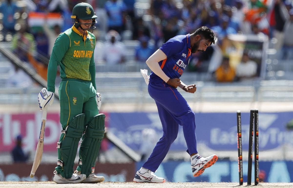 Mohammed Siraj celebrates the wicket of Quinton de Kock