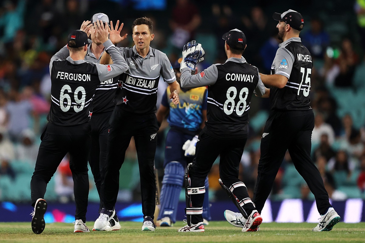 Trent Boult celebrates with teammates after dismissing Dhananjaya de Silva.