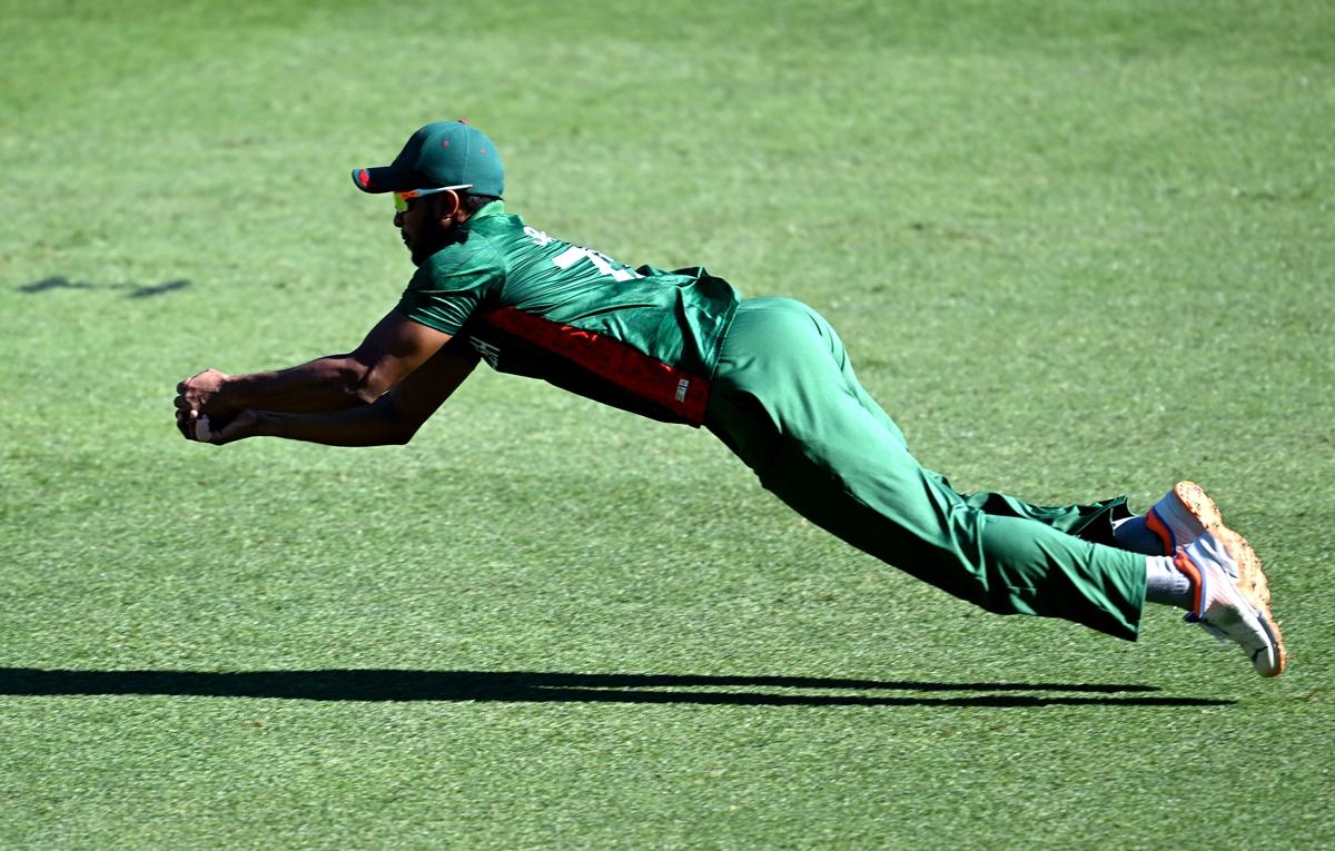 Shakib Al Hasan dives to take the catch and dismiss Milton Shumba 