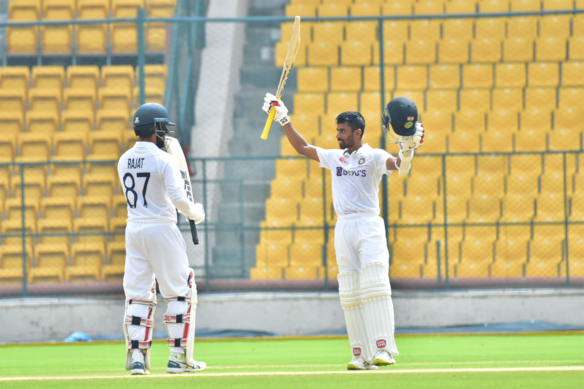 Abhimanyu Easwaran, whose innings had 13 fours and a six, completed his 16th first-class hundred in the first session.