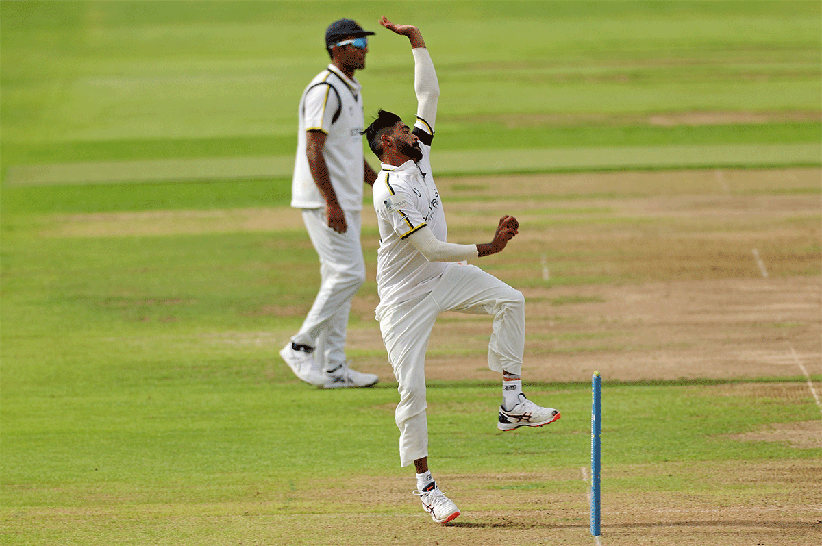 Warwickshere's Mohammed Siraj made an impression on his county debut with a five-wicket haul