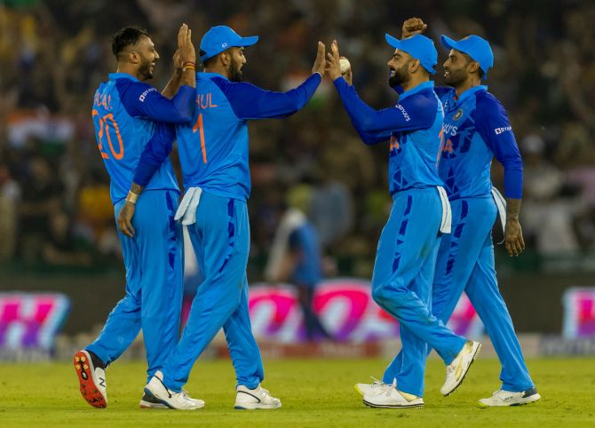 Axar Patel and teammates celebrate the wicket of Cameron Green.
