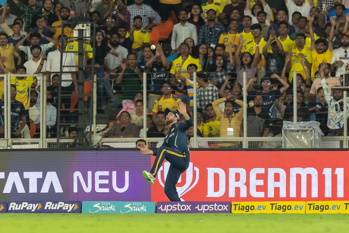 Kane Williamson loses his balance and falls awkwardly