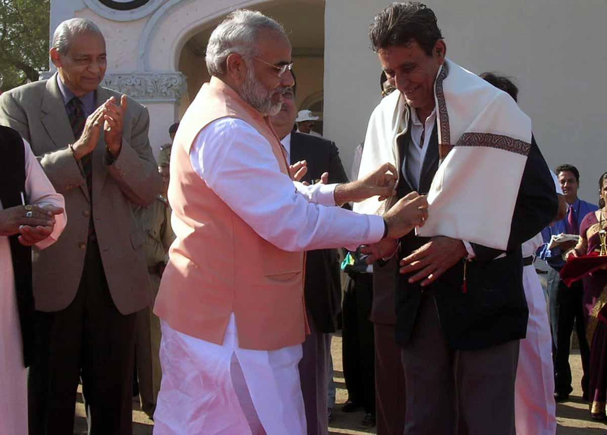 Prime Minister Narendra Modi with Salim Durani during a programme in Jamnagar in January 2004. 