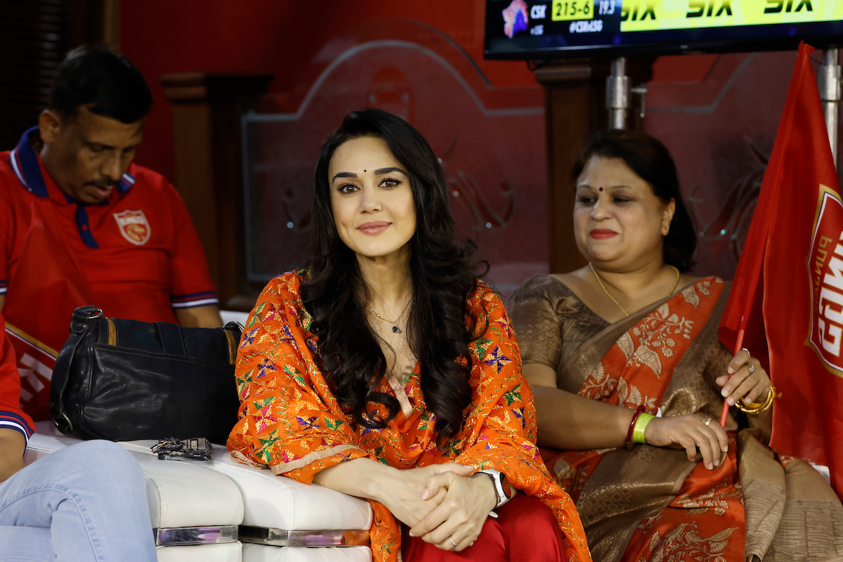 Preity Zinta Ups Glam Quotient In Mohali Rediff Cricket 