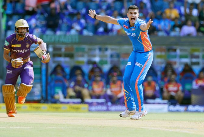 Arjun Tendulkar appeals unsuccessfully for leg before wicket against Narayan Jagadeesan.