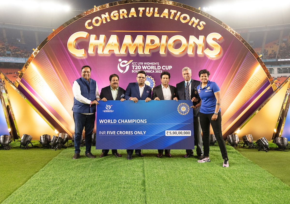 PIX: Tendulkar felicitates the World Champions! - Rediff.com