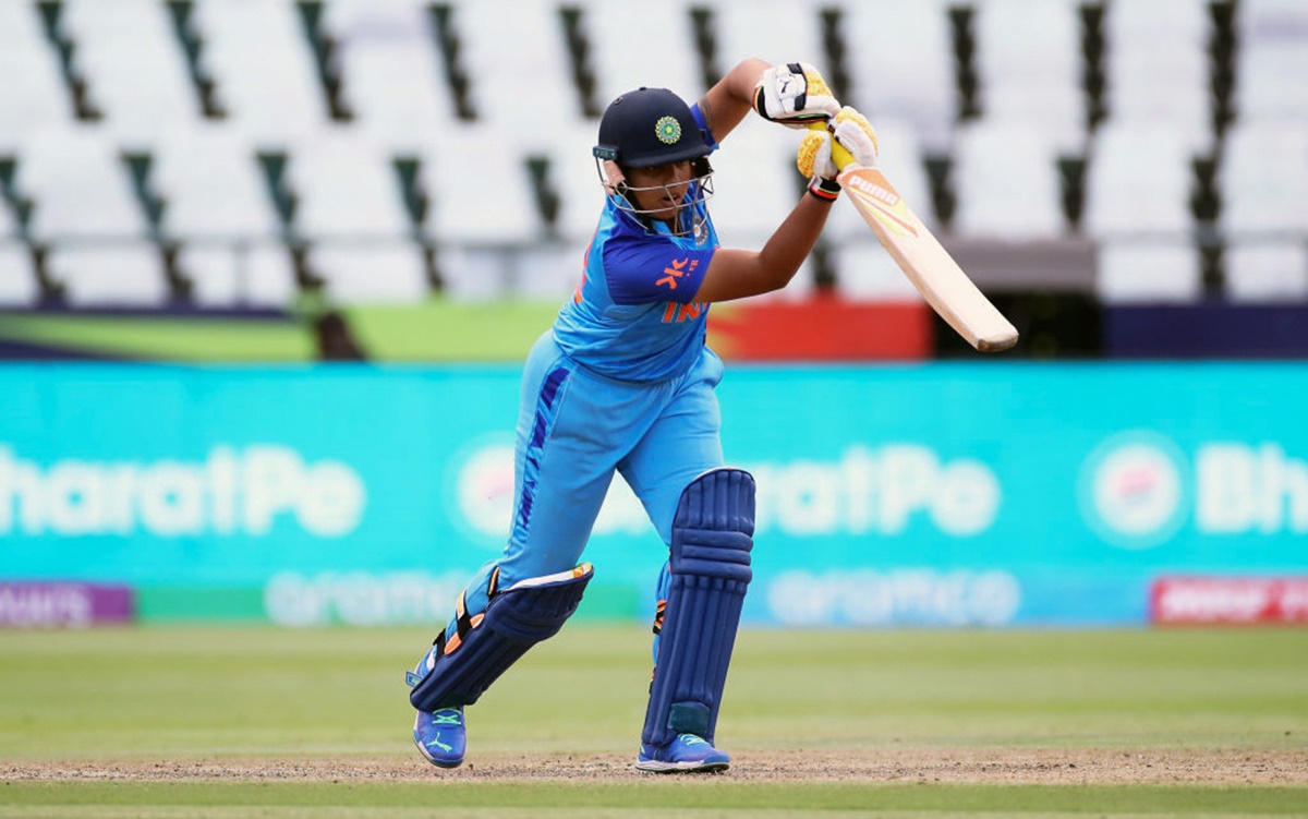 Richa Ghosh top-scored for India with an unbeaten 44.