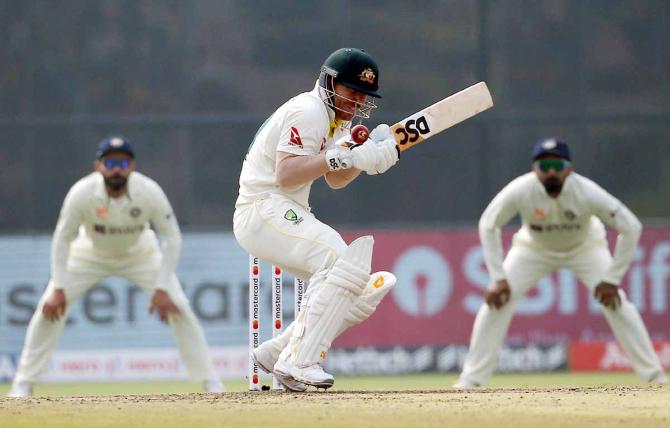 David Warner is struck by a bouncer from Mohammed Siraj.