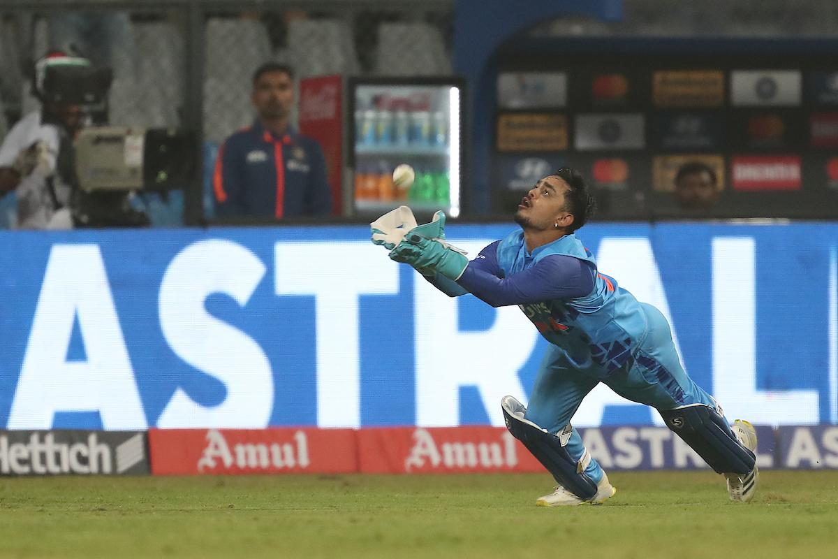 Ishan Kishan takes the catch to dismiss Charith Asalanka.