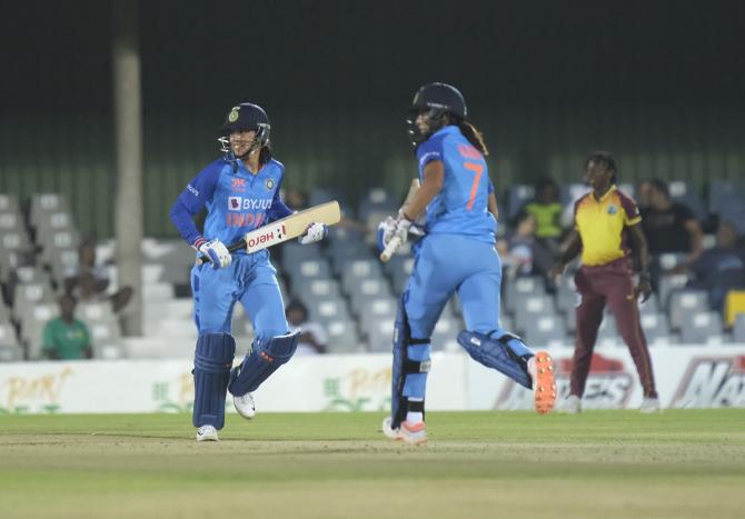 Smriti Mandhana and Harmanpreet Kaur run a single during their 115-run partnership