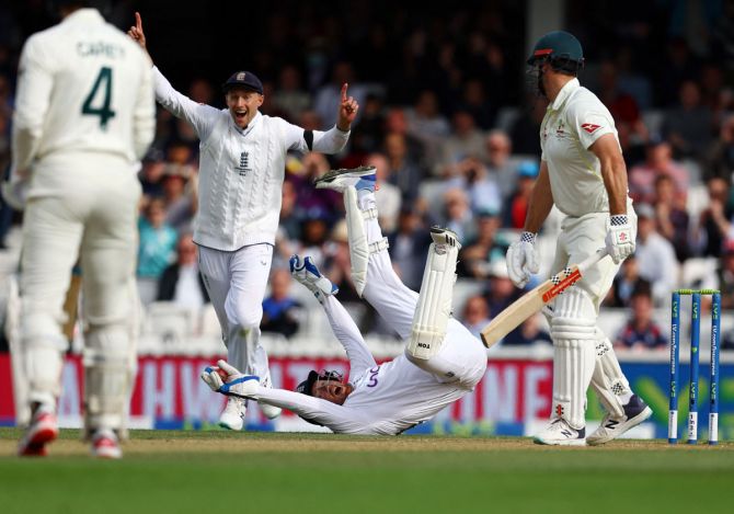 England wicketkeeper Jonny Bairstow takes a catch to dismiss Mitchell Marsh off the bowling of Moeen Ali.