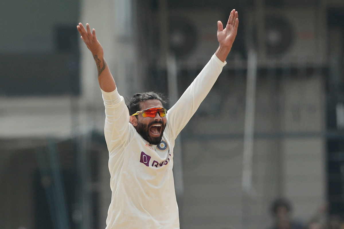 Ravindra Jadeja trapped Travis Head LBW to claim his 500th international victim