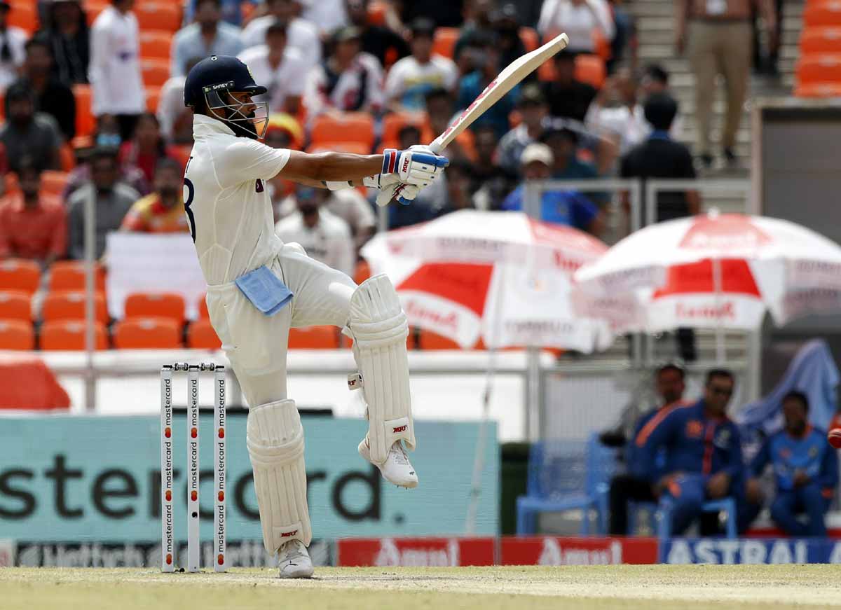 Virat Kohli bats en route his 28th Test century during the 4th Test against Australia on Sunday