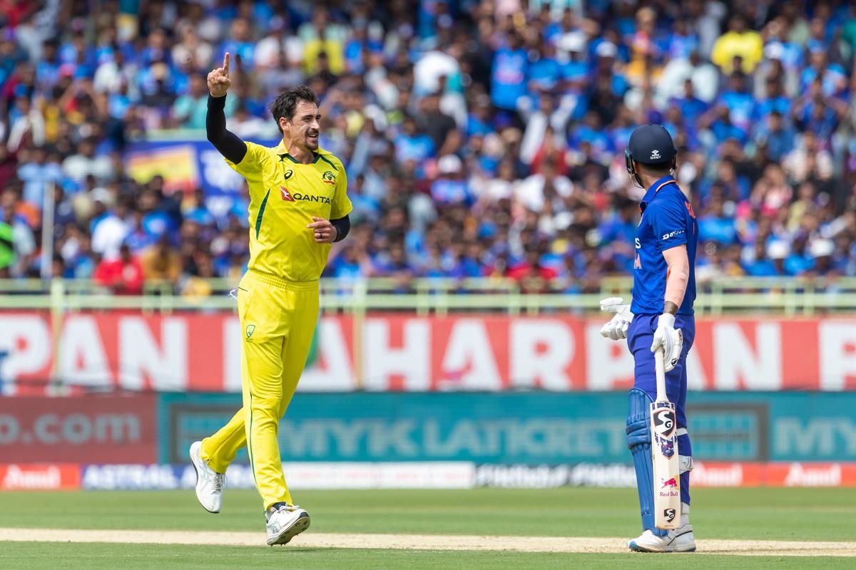 Mitchell Starc celebrates KL Rahul’s wicket