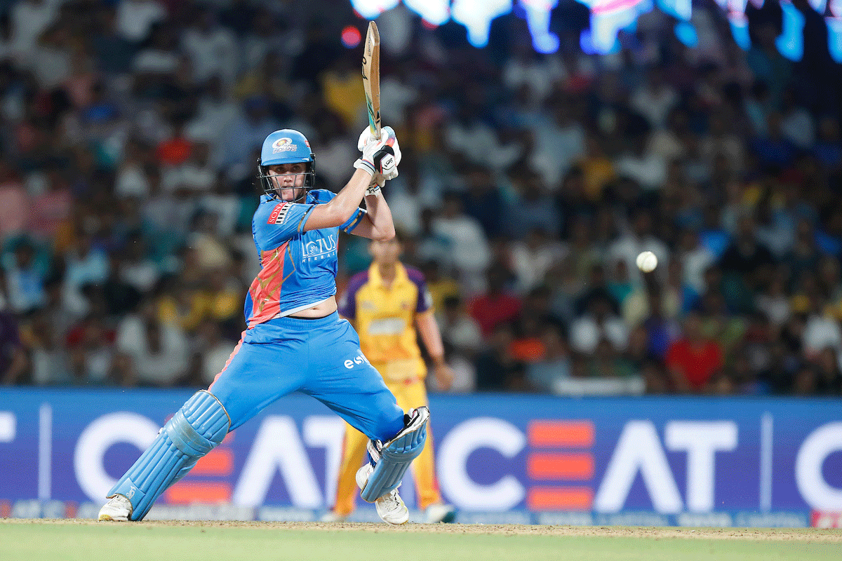 Nat Sciver-Brunt struck an explosive unbeaten 72 to take Mumbai Indians to 182 for 4 