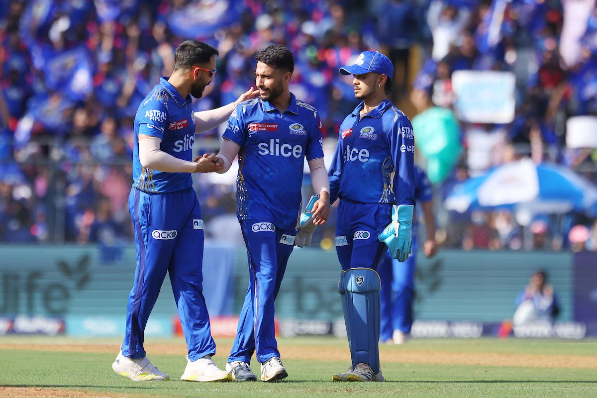 Akash Madhwal handed MI the breakthrough with Vivrant Sharma’s wicket. 