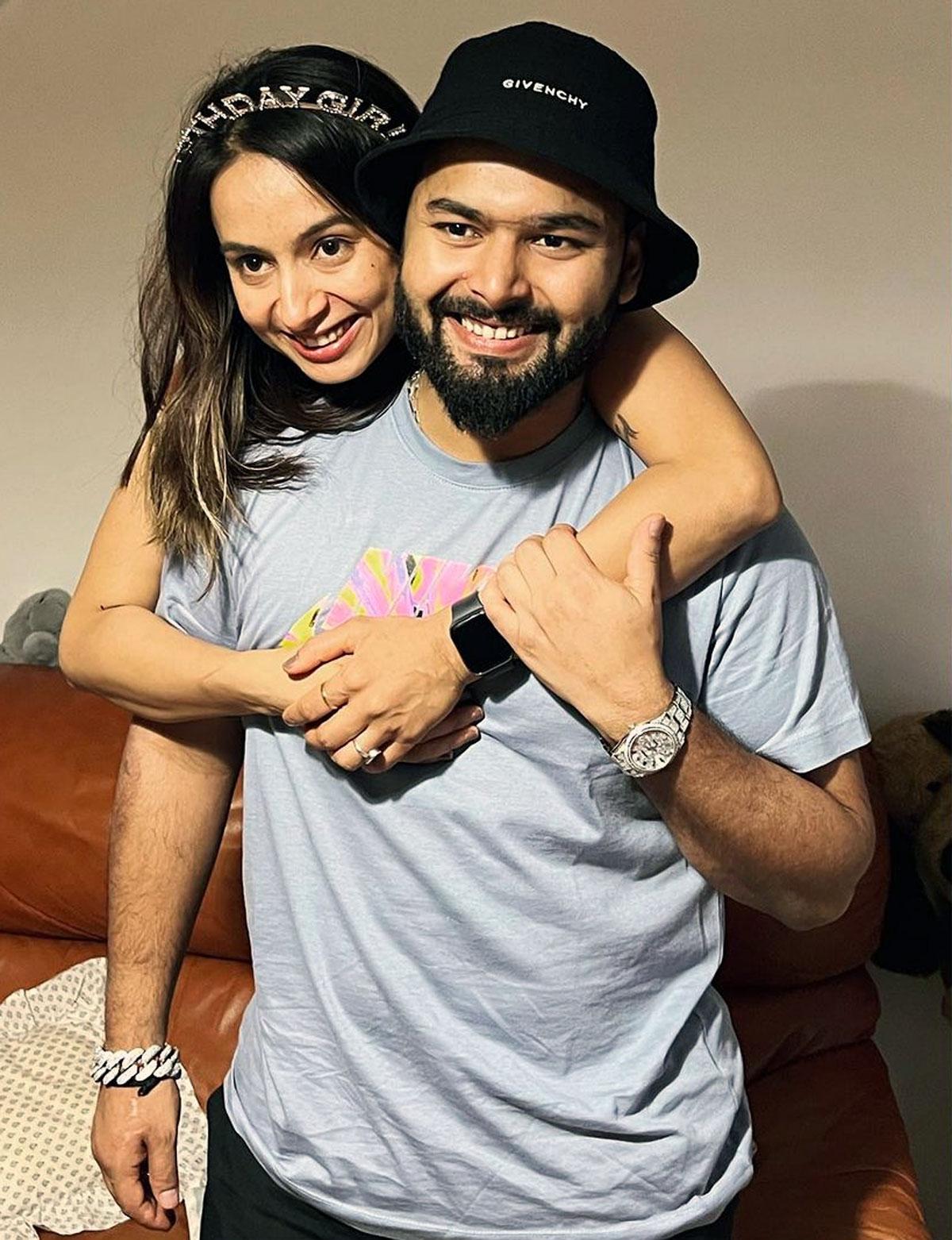 happy-birthday-to-the-best-brother-rishabh-pant-rediff-cricket