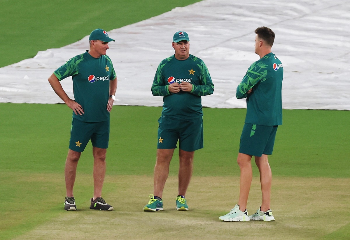 Pakistan head coach Grant Bradburn with coaching staff during practice