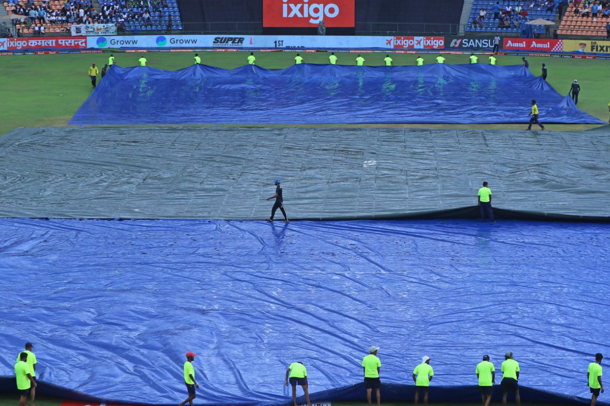 Rain continues to pour and delay resumption of the match between India and Pakistan in Pallekele on Saturday