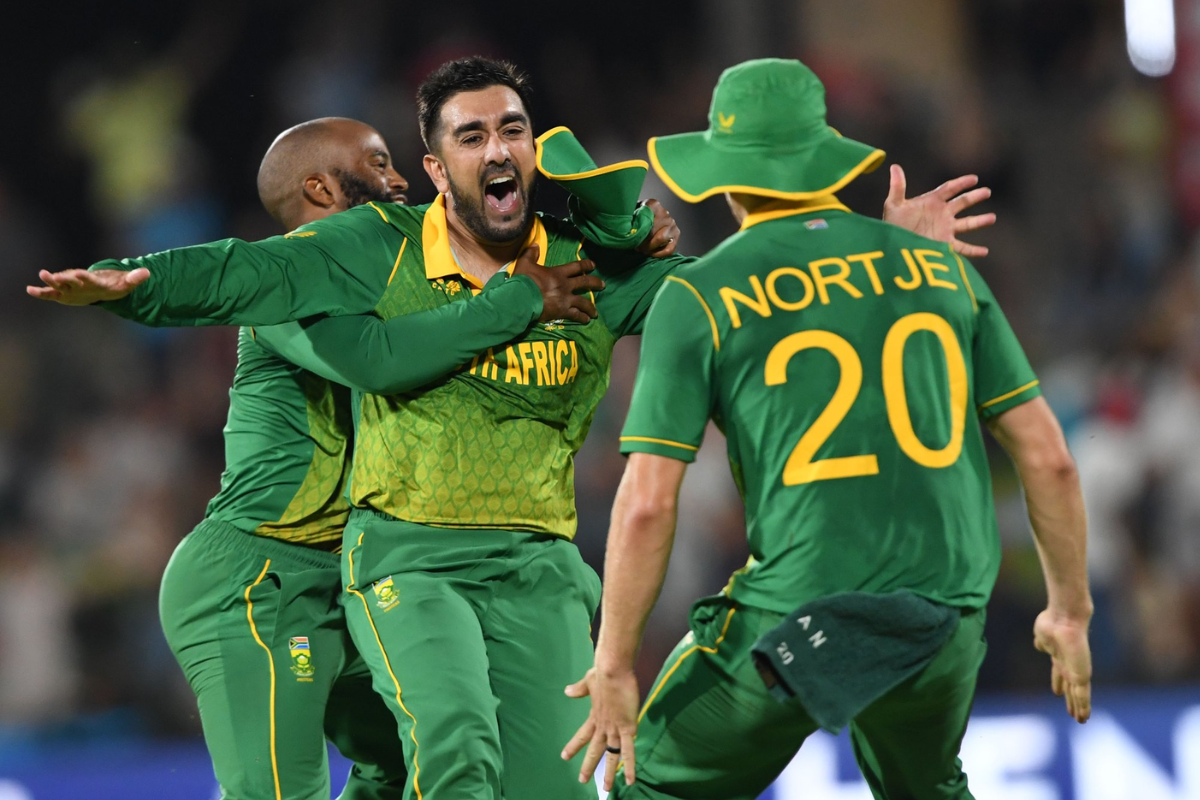 South Africa's Tabraiz Shamsi (centre) and Keshav Maharaj (not in picture) both took two wickets as their spin halted a brisk Australia response in therr 3rd ODI in Senwes Park, Potchefstroom, South Africa, on Tuesday