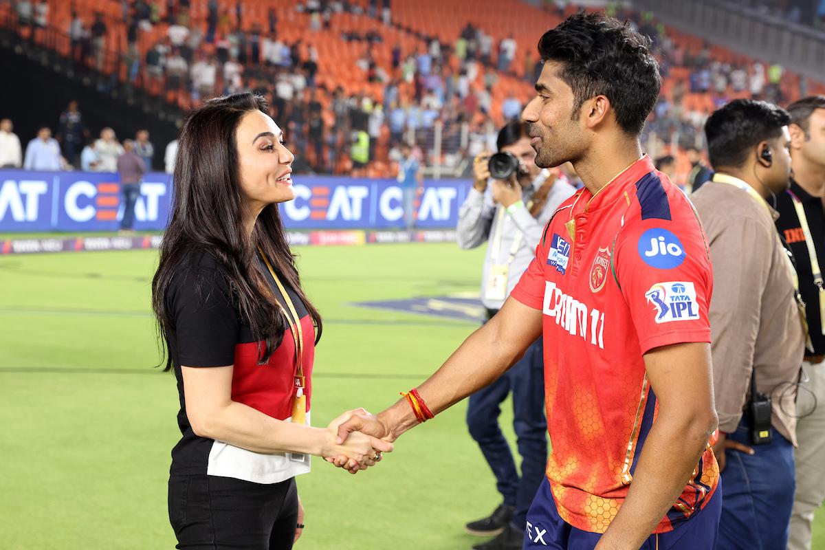 Preity Zinta congratulates match-winner Shashank Singh after victory over Gujarat Titans on Thursday.