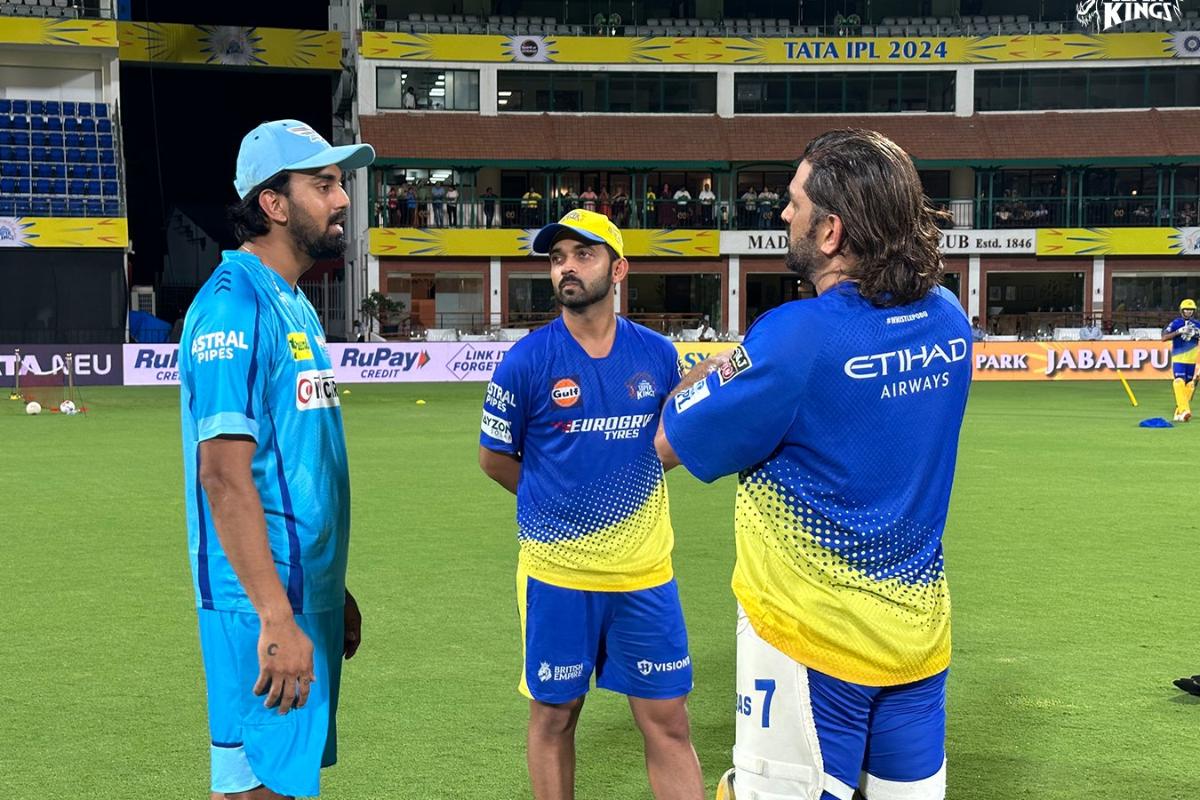 KL Rahul chats with Mahendra Singh Dhoni and Ajinkya Rahane during a nets session on Monday