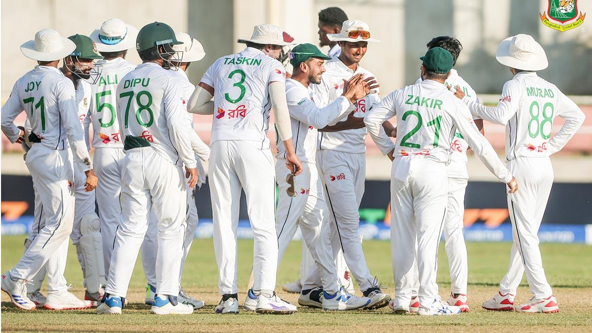 Bangladesh's players celebrate victory