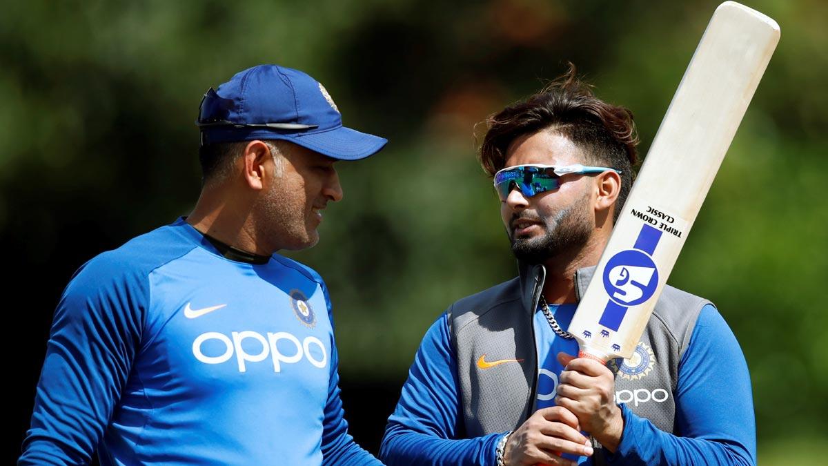 Mahendra Singh Dhoni with Rishabh Pant