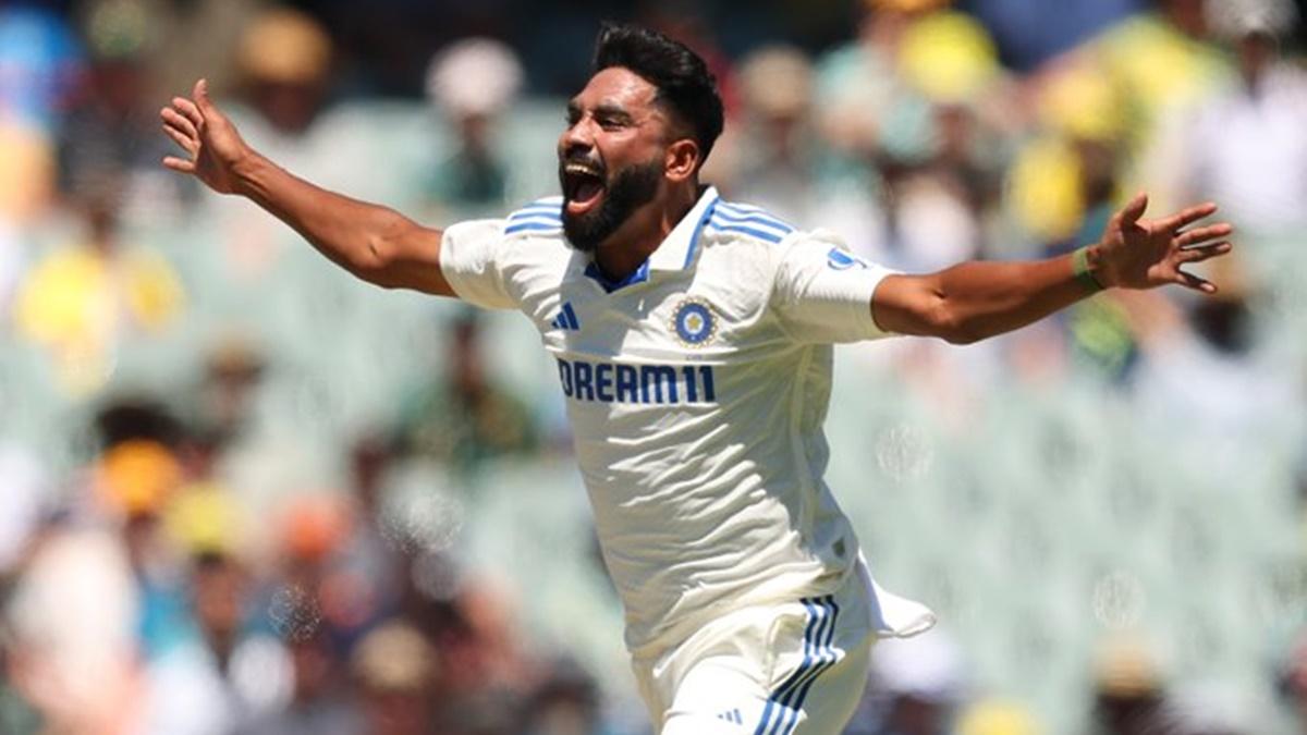 Mohammed Siraj celebrates dismissing Alex Carey