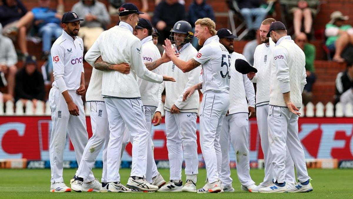 Ben Stokes celebrates with his England teammates after dismissing Matt Henry