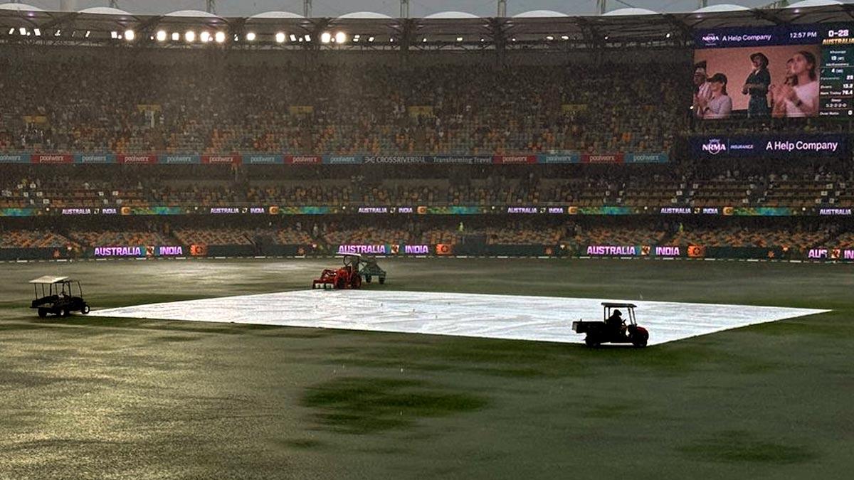 Rain stops play at the Gabba