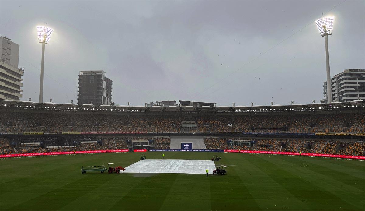 Rain stops play at the Gabba