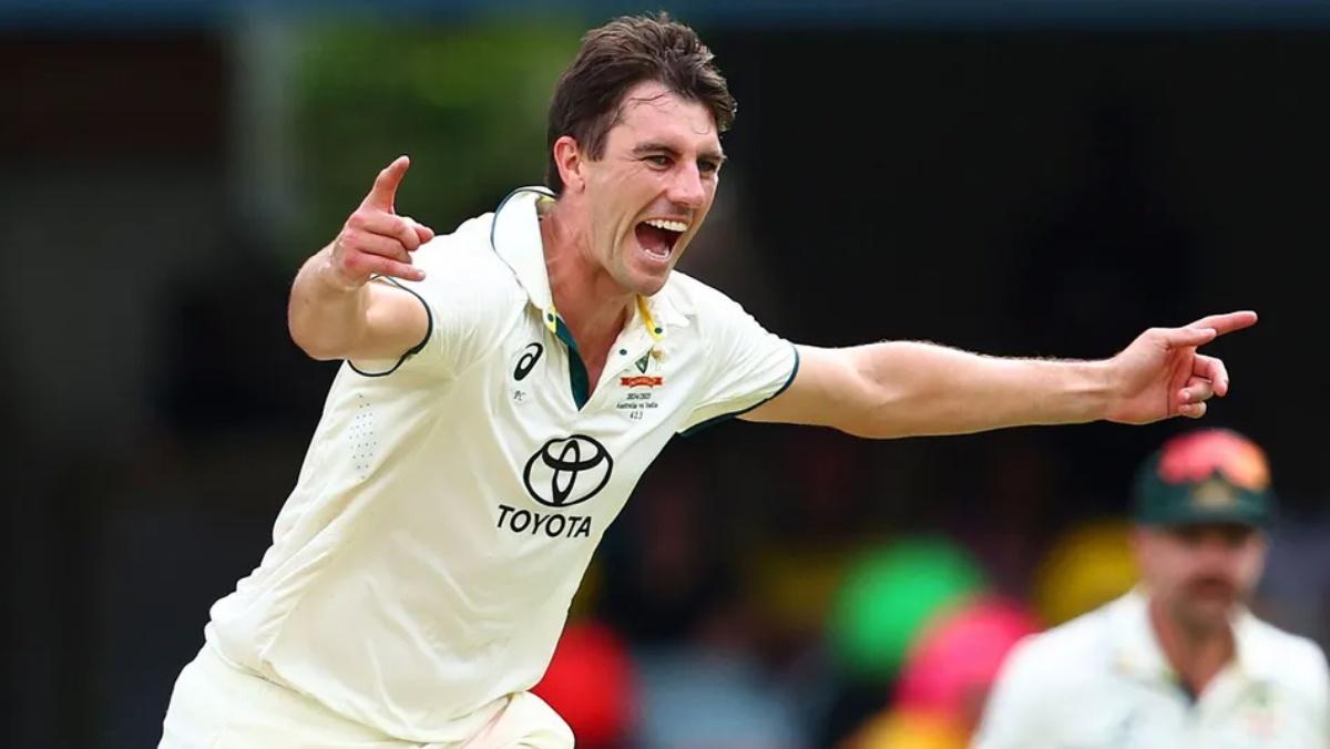 Pat Cummins celebrating on getting the wicket of Ravindra Jadeja